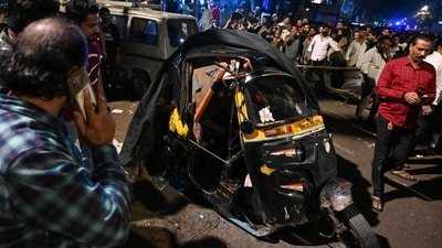 Four dead, 25 injured as a BEST bus collided with several vehicles in the Kurla area of Mumbai. (Raju Shinde/HT Photo) Four dead, 25 injured as a BEST bus collided with several vehicles in the Kurla area of Mumbai. (Raju Shinde/HT Photo)