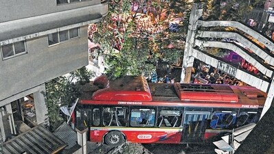 Mumbai, India. December 9, 2024: Three dead, 20 injured as a BEST bus collided with several vehicles in the Kurla area of Mumbai. (Photo by Raju Shinde/HT Photo) (Hindustan Times) Mumbai, India. December 9, 2024: Three dead, 20 injured as a BEST bus collided with several vehicles in the Kurla area of Mumbai. (Photo by Raju Shinde/HT Photo) (Hindustan Times)