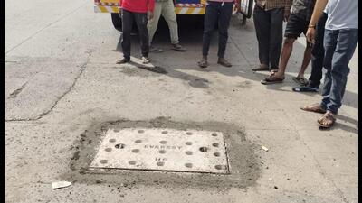 Over 100 uneven covers we repaired on Tuesday and the entire work is expected to be completed by January 15, said officials. (MAHENDRA KOLHE/HT PHOTO) Over 100 uneven covers we repaired on Tuesday and the entire work is expected to be completed by January 15, said officials. (MAHENDRA KOLHE/HT PHOTO)