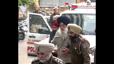 Punjab police officials bring Narain Singh Chaura to the court in Amritsar. (ANI File)