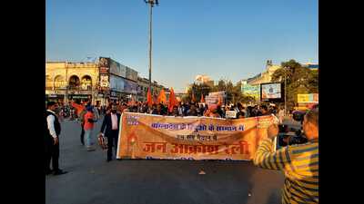 The demonstration caused severe traffic disruptions, bringing key areas of Lucknow to a standstill. (HT Photo) The demonstration caused severe traffic disruptions, bringing key areas of Lucknow to a standstill. (HT Photo)