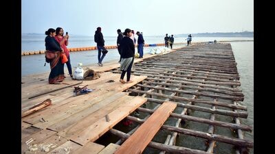 The platform is being prepared at Sangam, where PM Narendra Modi will perform a puja before formally inaugurating the Mahakumbh. (Anil Kumar Maurya?HT) The platform is being prepared at Sangam, where PM Narendra Modi will perform a puja before formally inaugurating the Mahakumbh. (Anil Kumar Maurya?HT)
