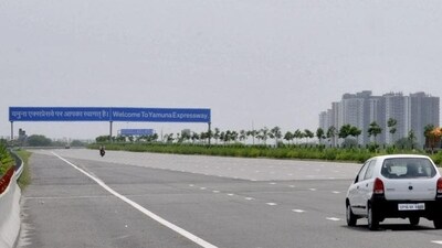 As many as 451 plots near Noida International Airport receive over 1 lakh applications; Land prices in Jewar nearly doubled in five years. (Representational photo) (Sunil Ghosh/HT Archive) As many as 451 plots near Noida International Airport receive over 1 lakh applications; Land prices in Jewar nearly doubled in five years. (Representational photo) (Sunil Ghosh/HT Archive)