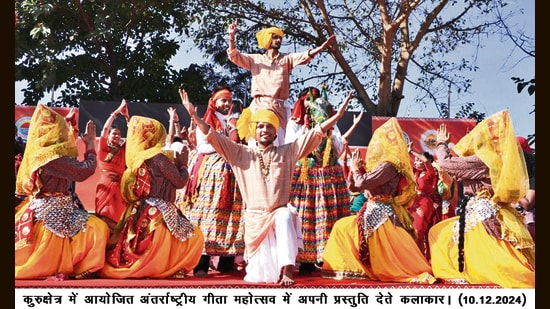 Artists performing during the ongoing International Gita Mahotsav at Kurukshetra University in Haryana on Tuesday. (HT Photo)