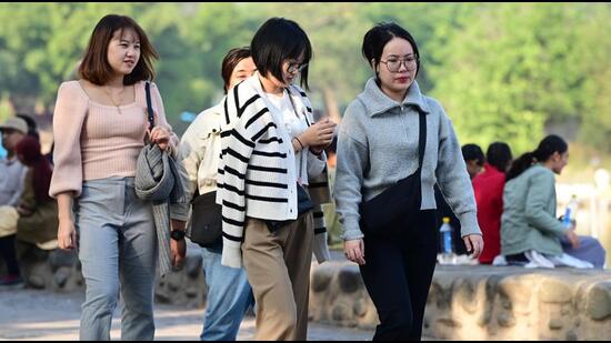 Chandigarh’s maximum temperature slightly increased to 21.9°C, a 3°C deviation above normal. The minimum temperature dropped sharply from 7.7°C to 6.4°C. (HT File)