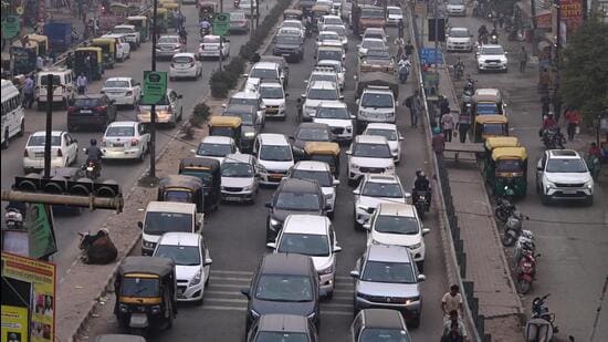 Police also highlighted the need for installation of traffic lights at seven chowks and time displays at the already installed traffic lights at 17 locations in Mohali. (HT File)