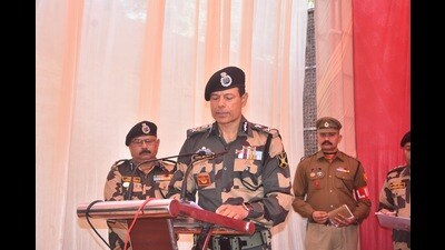 BSF director general Daljit Singh Chawdhary addressing the gathering at Border Outpost Raja Mohtam, situated 38 km from Ferozepur along the Indo-Pak border, on Wednesday. (HT Photo) BSF director general Daljit Singh Chawdhary addressing the gathering at Border Outpost Raja Mohtam, situated 38 km from Ferozepur along the Indo-Pak border, on Wednesday. (HT Photo)