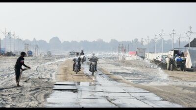 Checkered plates being installed on roads connecting various sectors of the tent city for Mahakumbh-2025 in Prayagraj on Wednesday. (Anil Kumar Maurya/HT) Checkered plates being installed on roads connecting various sectors of the tent city for Mahakumbh-2025 in Prayagraj on Wednesday. (Anil Kumar Maurya/HT)
