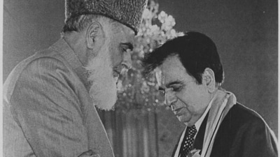 Former Pakistan President Muhammad Rafiq Tarar conferring Nishan-e-Imtiaz, Pakistan’s highest civil award to actor Dilip Kumar for his outstanding performance in performing arts at presidential palace in Islamabad in 1998. Former Pakistan President Muhammad Rafiq Tarar conferring Nishan-e-Imtiaz, Pakistan’s highest civil award to actor Dilip Kumar for his outstanding performance in performing arts at presidential palace in Islamabad in 1998. 