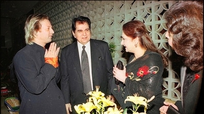 Dilip Kumar spotted with late fashion designer Roht Bal after attending his fashion show. (HT Photo) Dilip Kumar spotted with late fashion designer Roht Bal after attending his fashion show. (HT Photo)