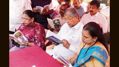 MLA Chandrakant Patil participated in the initiative held at the historic Appa Balwant Chowk in Pune. (MAHENDRA KOLHE/ HT) MLA Chandrakant Patil participated in the initiative held at the historic Appa Balwant Chowk in Pune. (MAHENDRA KOLHE/ HT)