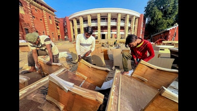 Nagpur: Workers at Vidhan Bhavan premises amid preparations ahead of the Winter session of Maharashtra Assembly, in Nagpur, Saturday, Dec. 7, 2024. (PTI Photo) (PTI) Nagpur: Workers at Vidhan Bhavan premises amid preparations ahead of the Winter session of Maharashtra Assembly, in Nagpur, Saturday, Dec. 7, 2024. (PTI Photo) (PTI)