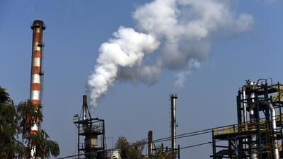 On Wednesday when air quality was ‘satisfactory’ in Ghaziabad, thick smoke was discharged from Continental Carbon India factory, located opposite ABES Engineering College, pointing to lax enforcement of pollution control norms, as alleged by environmentalists. (Sakib Ali/HT Photo) On Wednesday when air quality was ‘satisfactory’ in Ghaziabad, thick smoke was discharged from Continental Carbon India factory, located opposite ABES Engineering College, pointing to lax enforcement of pollution control norms, as alleged by environmentalists. (Sakib Ali/HT Photo)