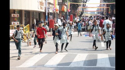 While PMC officials are working on traffic diversion strategies, shopkeepers are concerned about the potential impact of vehicle-free days on their business. (MAHENDRA KOLHE/ HT) While PMC officials are working on traffic diversion strategies, shopkeepers are concerned about the potential impact of vehicle-free days on their business. (MAHENDRA KOLHE/ HT)