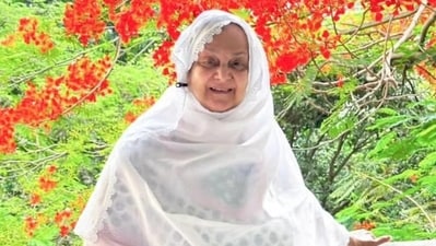 Saira Banu shares her health update after battling pneumonia and blood clots in her calves. (Instagram) Saira Banu shares her health update after battling pneumonia and blood clots in her calves. (Instagram)