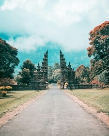 If you choose budget accommodation and eat in warungs (local restaurants), you can happily have a memorable Bali trip for less than  ₹1.30 lakh. (Pexels)