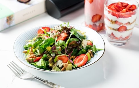 A strawberry and walnut salads