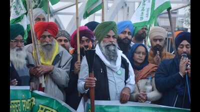 Farmers and members of various Sikh organisations during a protest for a legal guarantee on MSP in Amritsar. (Sameer Sehgal/HT)