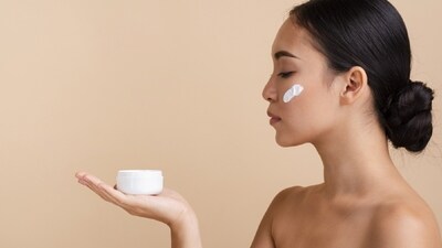 Add the right moisturizer for sensitive skin in your routine and keep it nourished. (Freepik) Add the right moisturizer for sensitive skin in your routine and keep it nourished. (Freepik)