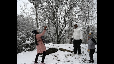 Tourists enjoying snow at Tangmarg area north of Srinagar on Thursday. (Waseem Andrabi /HT) Tourists enjoying snow at Tangmarg area north of Srinagar on Thursday. (Waseem Andrabi /HT)