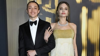 Knox Jolie-Pitt, son of Angelina Jolie and Brad Pitt, is gaining confidence and attention after his appearance at the Governors Awards.
(Photo by VALERIE MACON / AFP) (AFP) Knox Jolie-Pitt, son of Angelina Jolie and Brad Pitt, is gaining confidence and attention after his appearance at the Governors Awards.
(Photo by VALERIE MACON / AFP) (AFP)