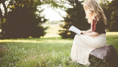 The 'romantasy' genre, blending romance and fantasy, is captivating Gen Z and millennial readers. (Unsplash) The 'romantasy' genre, blending romance and fantasy, is captivating Gen Z and millennial readers. (Unsplash)