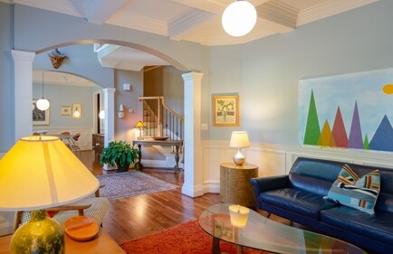 Minimalism interior design with bold colour palette decor (Photo by Jens Behrmann on Unsplash) Minimalism interior design with bold colour palette decor (Photo by Jens Behrmann on Unsplash)