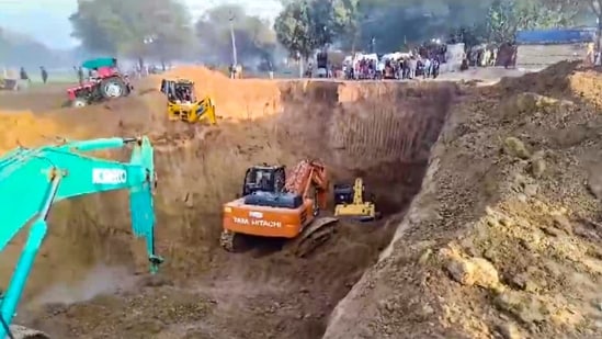 JCB and other drilling machines at the site where a 5-year-old boy fell into a borewell in Rajasthan's Dausa. (PTI)