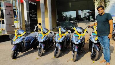 Amit Batwalkar, founder of Battu Services. Seen in background the electric e-bikes used by the company staff. (HT PHOTO) Amit Batwalkar, founder of Battu Services. Seen in background the electric e-bikes used by the company staff. (HT PHOTO)