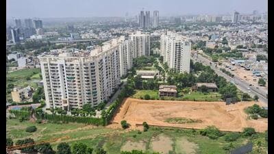 Ansal Properties and Infrastructure Ltd, which developed the Ansal Esencia project in Sector 67 carved out around 10 plots of 1000 sq. yards on 2.05-acres of government land and also built a road and a park on it without any prior permission. (HT PHOTO)
