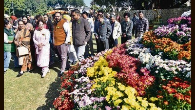 Chandigarh mayor Kuldeep Kumar, along with councillors, after inaugurating the Chrysanthemum Show at Terraced Garden, Sector 33, in Chandigarh on Friday. (Keshav Singh/HT) Chandigarh mayor Kuldeep Kumar, along with councillors, after inaugurating the Chrysanthemum Show at Terraced Garden, Sector 33, in Chandigarh on Friday. (Keshav Singh/HT)