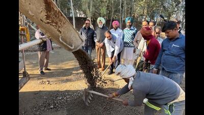 Construction work of Mohali’s first concrete road in front of Phase-6 bus stand underway. (HT Photo)