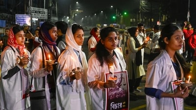 Junior doctors, medics and social activists during a candle light rally protesting against the alleged slow investigation process of CBI in the brutal rape and murder of a junior doctor of RG Kar Hospital in Kolkata on December 9, 2024. (Samir Jana/ Hindustan Times) Junior doctors, medics and social activists during a candle light rally protesting against the alleged slow investigation process of CBI in the brutal rape and murder of a junior doctor of RG Kar Hospital in Kolkata on December 9, 2024. (Samir Jana/ Hindustan Times)