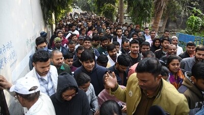 Candidates were required to reach the exam centre by 9.30 am, and allowed to enter the examination center only till 11:00 am, (Santosh Kumar) Candidates were required to reach the exam centre by 9.30 am, and allowed to enter the examination center only till 11:00 am, (Santosh Kumar)