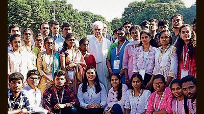 Jammu and Kashmir lieutenant governor Manoj Sinha with a group of students from Tamil Nadu in Jammu on Friday. (ANI) Jammu and Kashmir lieutenant governor Manoj Sinha with a group of students from Tamil Nadu in Jammu on Friday. (ANI)