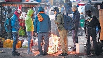 People seen out on a cold morning at New Delhi Railway Station in New Delhi on Thursday. (Sanchit Khanna/ Hindustan Times) People seen out on a cold morning at New Delhi Railway Station in New Delhi on Thursday. (Sanchit Khanna/ Hindustan Times)