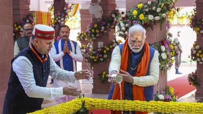 Prime Minister Narendra Modi offers prayers at Saraswati Koop in Prayagraj on Friday. (PTI PHOTO) Prime Minister Narendra Modi offers prayers at Saraswati Koop in Prayagraj on Friday. (PTI PHOTO)