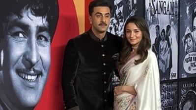 Ranbir Kapoor and Alia Bhatt’s iconic fashion moment at Raj Kapoor’s centennial event (Photo by X/its__tisha) Ranbir Kapoor and Alia Bhatt’s iconic fashion moment at Raj Kapoor’s centennial event (Photo by X/its__tisha)