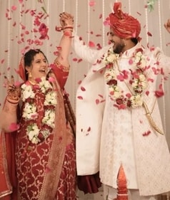 Jhanak Shukla's wedding picture with Swapnil Suryawanshi. (Instagram) Jhanak Shukla's wedding picture with Swapnil Suryawanshi. (Instagram)