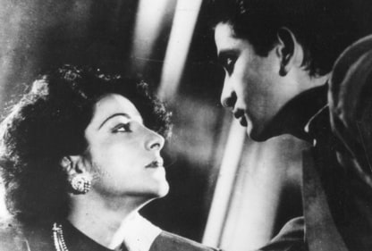 Nargis and Raj Kapoor in Aag. Nargis and Raj Kapoor in Aag.