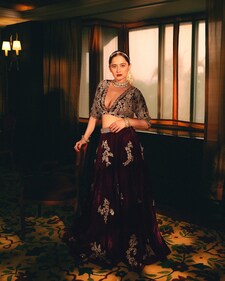 Outfit: SABE by Sanil & Beenu Makhija
Sanjeeda in a maroon zardozi-embroidered velvet lehenga with a sequinned blouse