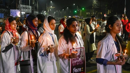 Junior doctors, medics and social activists during a candle light rally protesting against the alleged slow investigation process of CBI in the brutal rape and murder of a junior doctor of RG Kar Hospital in Kolkata on December 9, 2024. (Samir Jana/ Hindustan Times)