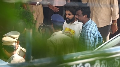 Allu Arjun (C) comes out of the Chikkadpally police station following his arrest by the police in Hyderabad on December 13, 2024. (Photo by Noah SEELAM / AFP) (AFP) Allu Arjun (C) comes out of the Chikkadpally police station following his arrest by the police in Hyderabad on December 13, 2024. (Photo by Noah SEELAM / AFP) (AFP)