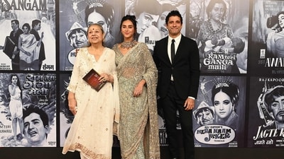 Bollywood actor Farhan Akhtar (R) with his wife Shibani Dandekar (C) and mother Honey Irani (L) pose for a photograph during an event marking the 100th birth anniversary of legendary Indian actor and filmmaker Raj Kapoor in Mumbai on December 13, 2024. While Farhan chose a black suit and tie for the night, Shibani looked beautiful in her shimmery saree look. (AFP)