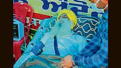 Jagjit Singh Dallewal at Khanauri protest site on Saturday. (HT Photo)