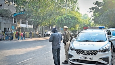 Police officials, fire service department, dog squad and bomb detection teams are currently present at the schools. (Sanchit Khanna/HT photo) Police officials, fire service department, dog squad and bomb detection teams are currently present at the schools. (Sanchit Khanna/HT photo)