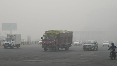 According to the Central Pollution Control Board (CPCB), the national capital's Air Quality Index (AQI) remained in the "poor category" on Saturday morning. (Hindustan Times)
