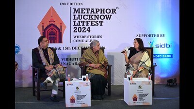 Vidya Vindu Singh and Yatindra Mishra in conversation with Shobha Bajpai (Mushtaq Ali/HT) Vidya Vindu Singh and Yatindra Mishra in conversation with Shobha Bajpai (Mushtaq Ali/HT)