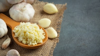 Garlic and ginger: These natural anti-inflammatory and antimicrobial ingredients are perfect for warding off seasonal infections. (Freepik) Garlic and ginger: These natural anti-inflammatory and antimicrobial ingredients are perfect for warding off seasonal infections. (Freepik)