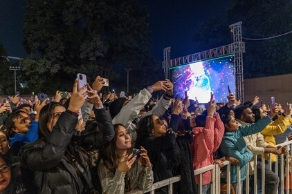 The crowd that turned up at JLN Stadium, to witness Kailash Kher's performance, couldn't control but groove to his music. (Photo: Raajessh Kashyap/HT) The crowd that turned up at JLN Stadium, to witness Kailash Kher's performance, couldn't control but groove to his music. (Photo: Raajessh Kashyap/HT)